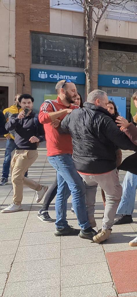 Condemnem l'atac premeditat de certs elements  "ANTIFAS" davant de la parada del partit polític Aliança Catalana. Tot el nostre suport als patriotes ferits davant del terror anticatalanista.