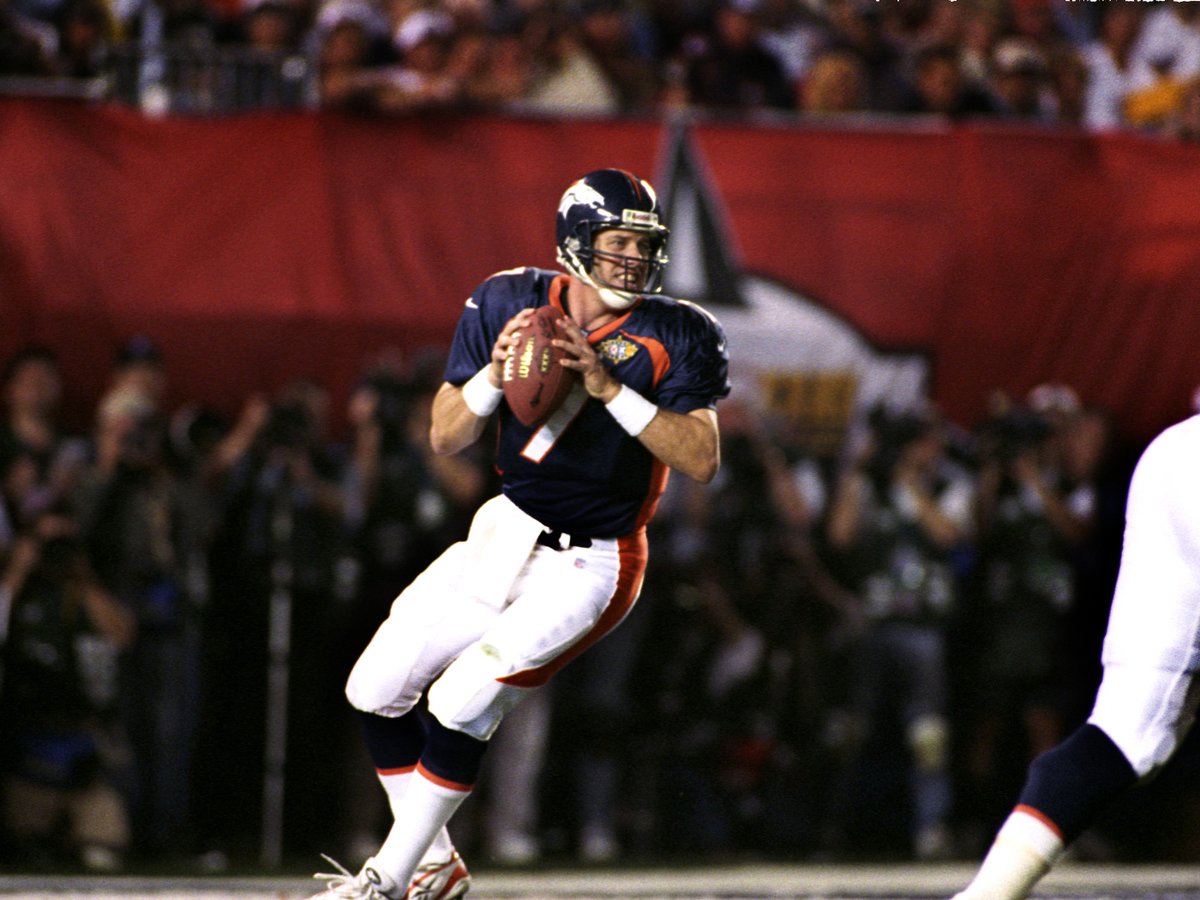 ProFootballHOF's tweet image. #OTD in 1998, the @Broncos won their first of two straight Super Bowls, stunning the Packers 31-24 in Super Bowl XXXII! 🏆