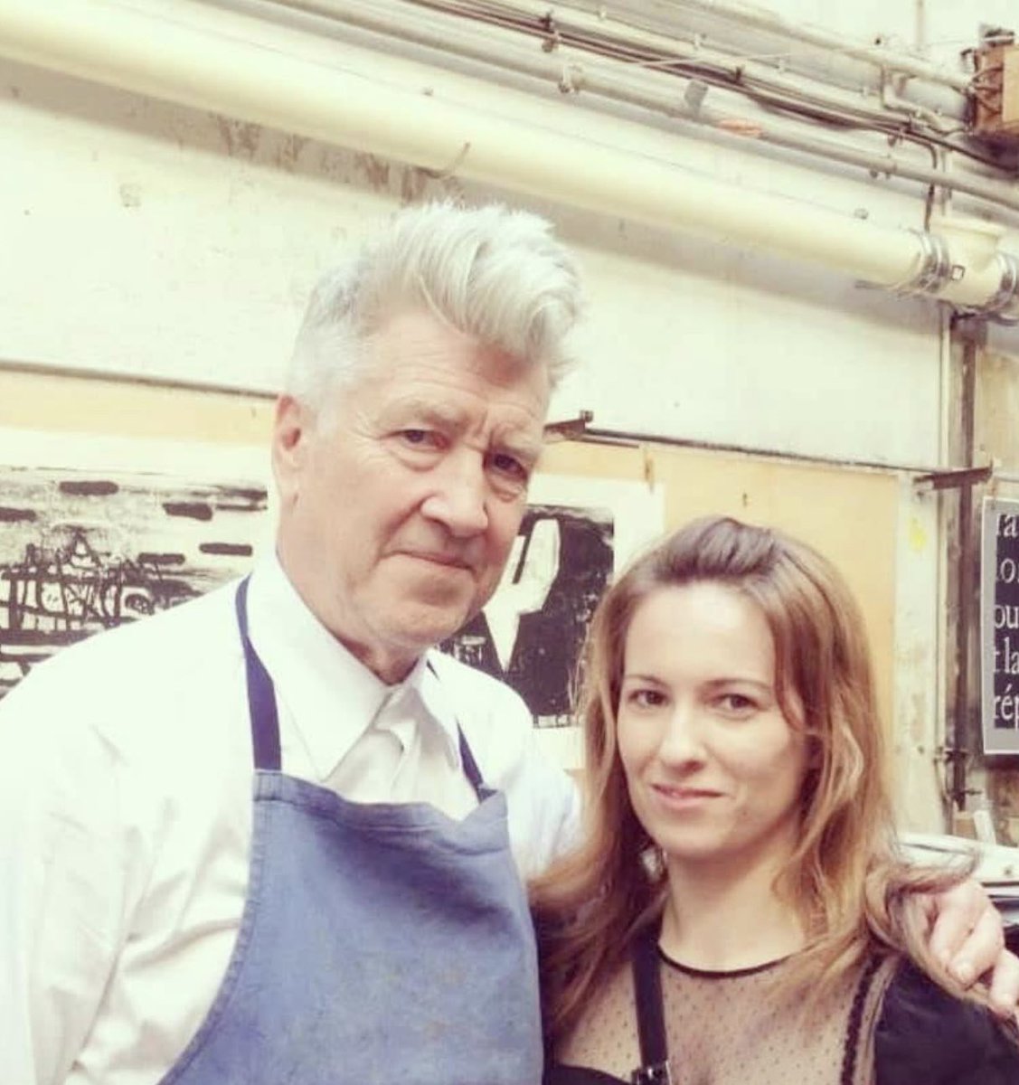 GraycsaleFND's tweet photo. David Lynch, son lien avec la Rue du Montparnasse à Paris et comment j’ai rencontré en 2010 (pour la première fois) ce génie du XX ème siècle, c’est dans Le Point !
⬇️ 
https://t.co/GH1mSLLeMc

#DavidLynch #lithographie #Paris @LePoint #RueduMontparnasse https://t.co/0BPRzBJaM6