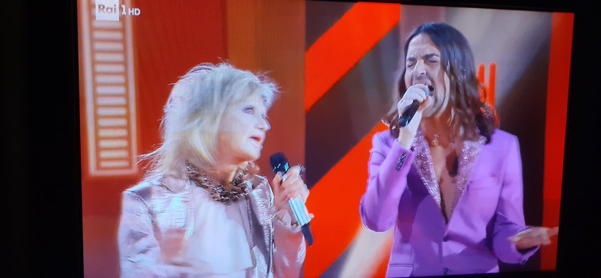 <a href="/OraomaipiuRai/">OraomaipiuRai</a> <a href="/marcoliorni/">marco liorni</a> Bravissimi e non aggiungo  altro #valerioscanu #OraoMaiPiu #TeamScanu