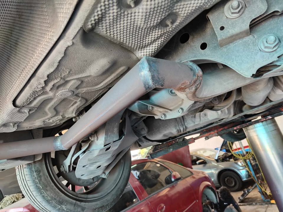 cuartodemillamx's tweet photo. Para que gastar en un sistema #Borla?, si tengo un conocido que los hace "custom" y cobra menos! https://t.co/4rjqPZyEbL