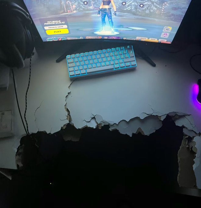nanabuni8's tweet photo. fortnite d mierda https://t.co/RiDqxQCjSC
