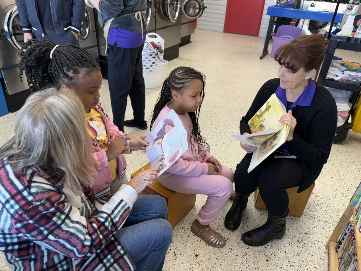 Leer Para 3ro. (@leerpara3ro) on Twitter photo ¡Hoy fue un día increíble! Recibimos a 63 familias, las ayudamos con 796 cargas de ropa de forma gratuita y enviamos a los niños a casa con libros y recursos. Son momentos como este los que nos recuerdan el poder de la comunidad. <a href="/ThePattersonFdn/">The Patterson Foundation</a> <a href="/SuncoastCGLR/">Suncoast GL Reading</a> ¡Hoy fue un día increíble! Recibimos a 63 familias, las ayudamos con 796 cargas de ropa de forma gratuita y enviamos a los niños a casa con libros y recursos. Son momentos como este los que nos recuerdan el poder de la comunidad. <a href="/ThePattersonFdn/">The Patterson Foundation</a> <a href="/SuncoastCGLR/">Suncoast GL Reading</a>