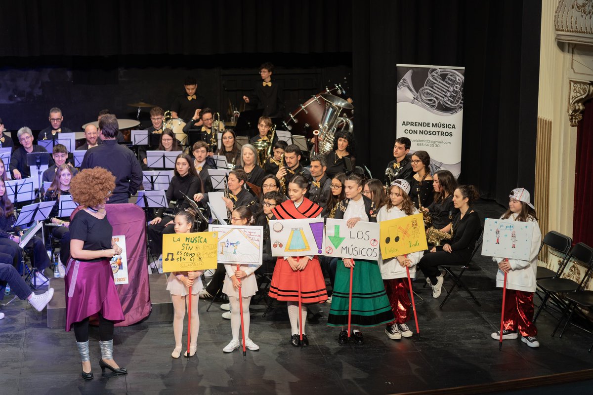 PrincipalZamora's tweet photo. #MusicChef XIX Conciertos Divertidos
Durante la grabaciΓ³n, los cuerpos de baile sorprendieron al reclamar su espacio en el escenario, Β‘cambiando el rumbo del programa! Mientras se resolvΓa el caos, los chefs musicales de la #BMZ crearon una receta sonora ΓΊnica. https://t.co/vkDePfgpqV