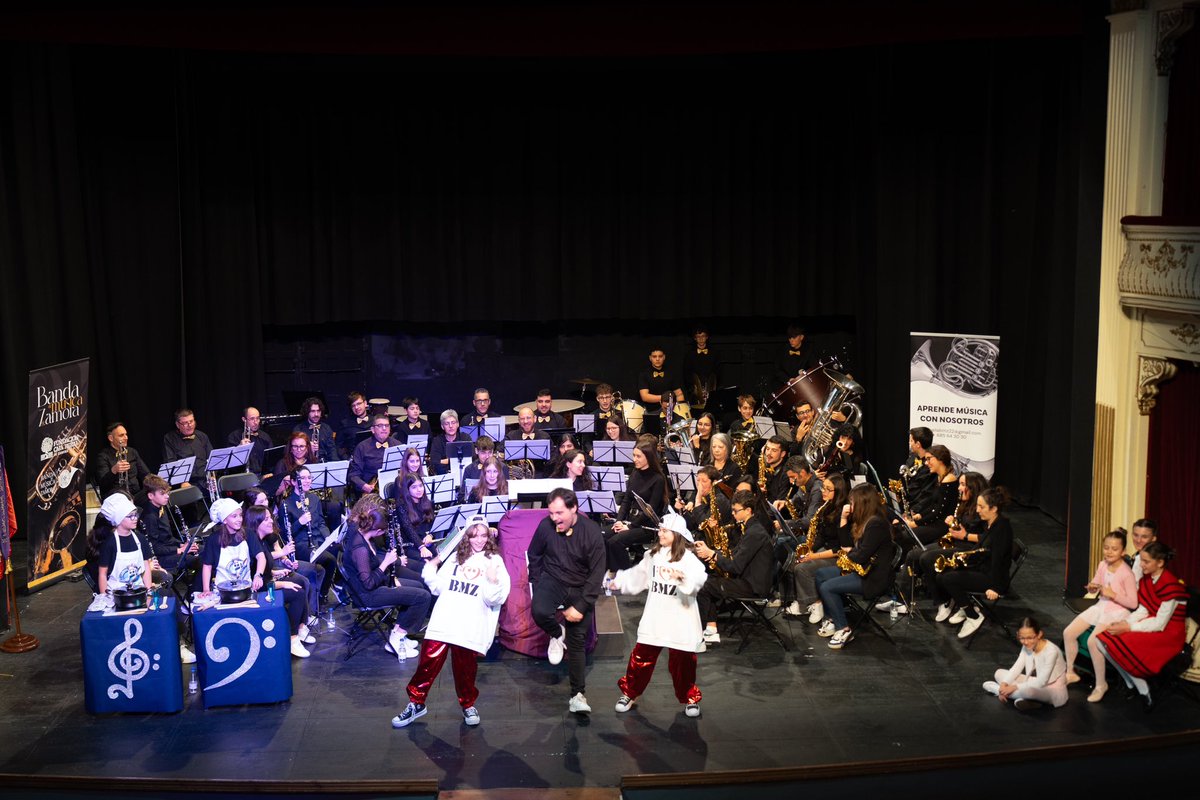 PrincipalZamora's tweet photo. #MusicChef XIX Conciertos Divertidos
Durante la grabaciΓ³n, los cuerpos de baile sorprendieron al reclamar su espacio en el escenario, Β‘cambiando el rumbo del programa! Mientras se resolvΓa el caos, los chefs musicales de la #BMZ crearon una receta sonora ΓΊnica. https://t.co/vkDePfgpqV