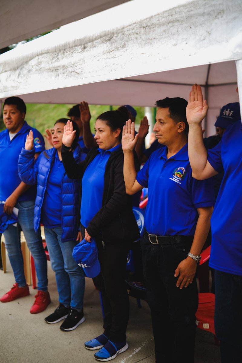 tefavintimilla's tweet photo. Día 21 🇪🇨💪🏻

En el marco de nuestras propuestas legislativas, hemos priorizado el eje de Seguridad y Justicia. Por ello, tuvimos el honor de participar en la Ceremonia de Incorporación de las Brigadas Comunitarias de Seguridad Ciudadana de la Parroquia Hermano Miguel . 

Nuestro compromiso es trabajar por una provincia más segura para #TodosToditosTodos 💋.

#VotaTodo23-63
💪🏻 ¡Somos #OrgullosamenteAzuayos!
