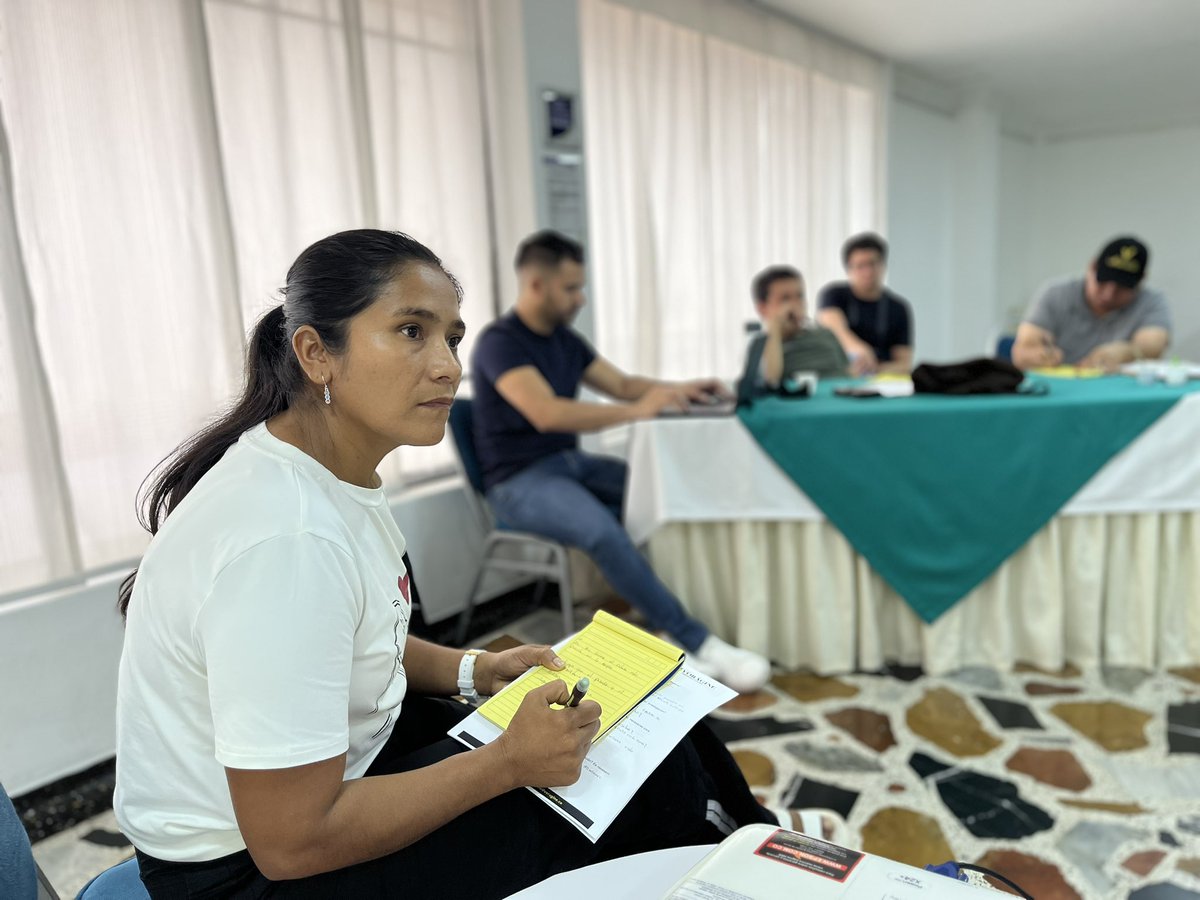 VoragineCo's tweet photo. Nuestro taller “Técnicas para investigar delitos ambientales en la Amazonía” terminó hoy en Villavicencio con un consejo de redacción en el que 6️⃣ periodistas de Meta, Caquetá y Guaviare presentaron las propuestas de historias audiovisuales y sonoras que producirán en los próximos meses. 

Este espacio de formación de la #EscuelaVorágine es posible gracias al apoyo de @UNODCROCOL 🤝