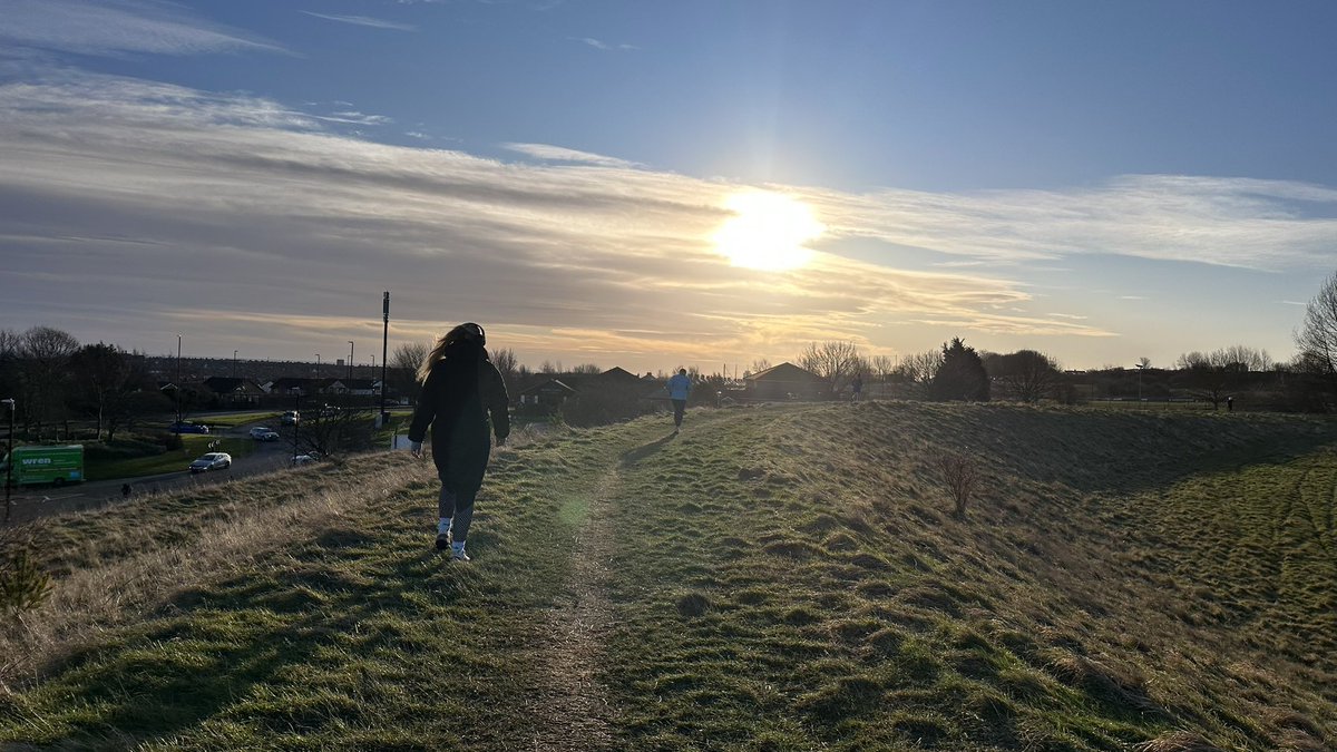 I went to a lovely, newer (event #34) parkrun today. I always enjoy seeing Sign Support. And the sun on the embankment was worth the incline x 2. 😍
#loveparkrun 

📍Fulwell Quarry
