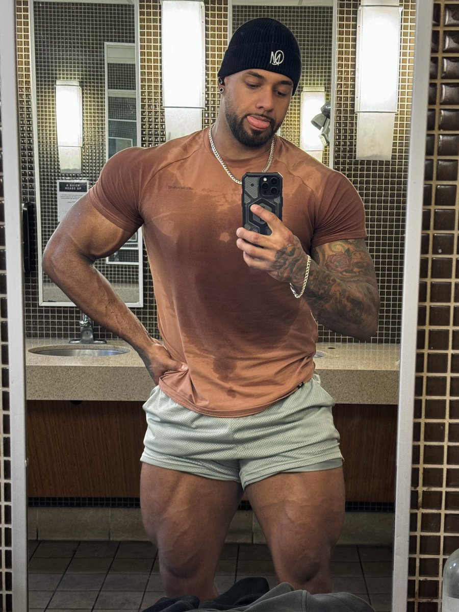 PRMusclePapi's tweet photo. Only 4 more months of Miami rent 😌 https://t.co/D1ET53hz7o