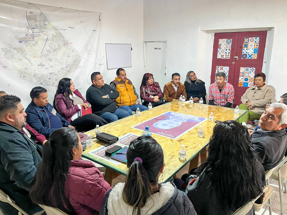 Hoy, en #Lerdo, me reuní con nuestra promotora de la 4T, <a href="/FloraLeal7/">Flora Leal</a>, y las y los aspirantes de nuestro movimiento. 
En #Unidad, trabajamos para fortalecer y llevar los valores de la transformación a cada persona del municipio, casa por casa.
La 4T avanza con fuerza en Lerdo