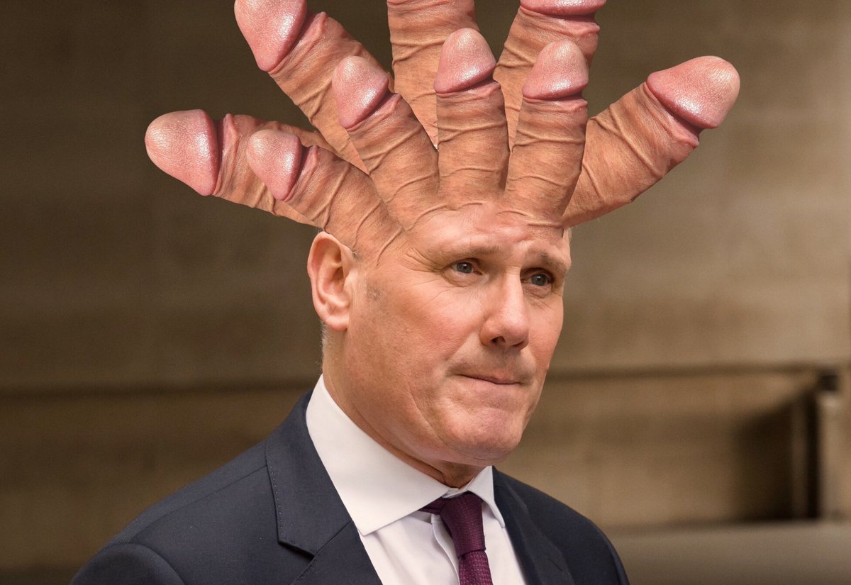 FarRightD's tweet image. It’s because he’s a fucking dickhead.