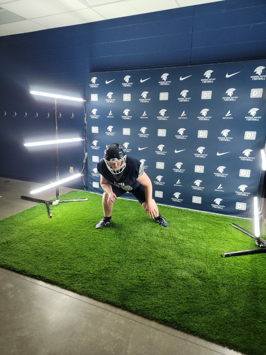 #AGTG After a great visit and conversation with <a href="/CoachJonnyHeck/">Jonathan Heck</a>, I received my 5th offer from <a href="/MBUFootball/">Missouri Baptist Football</a>!!!!
<a href="/JJPaul53/">Jed Paulsen</a> <a href="/vannessk65/">Kyle Van Ness</a> <a href="/bshsfootball/">BSHS Football</a>