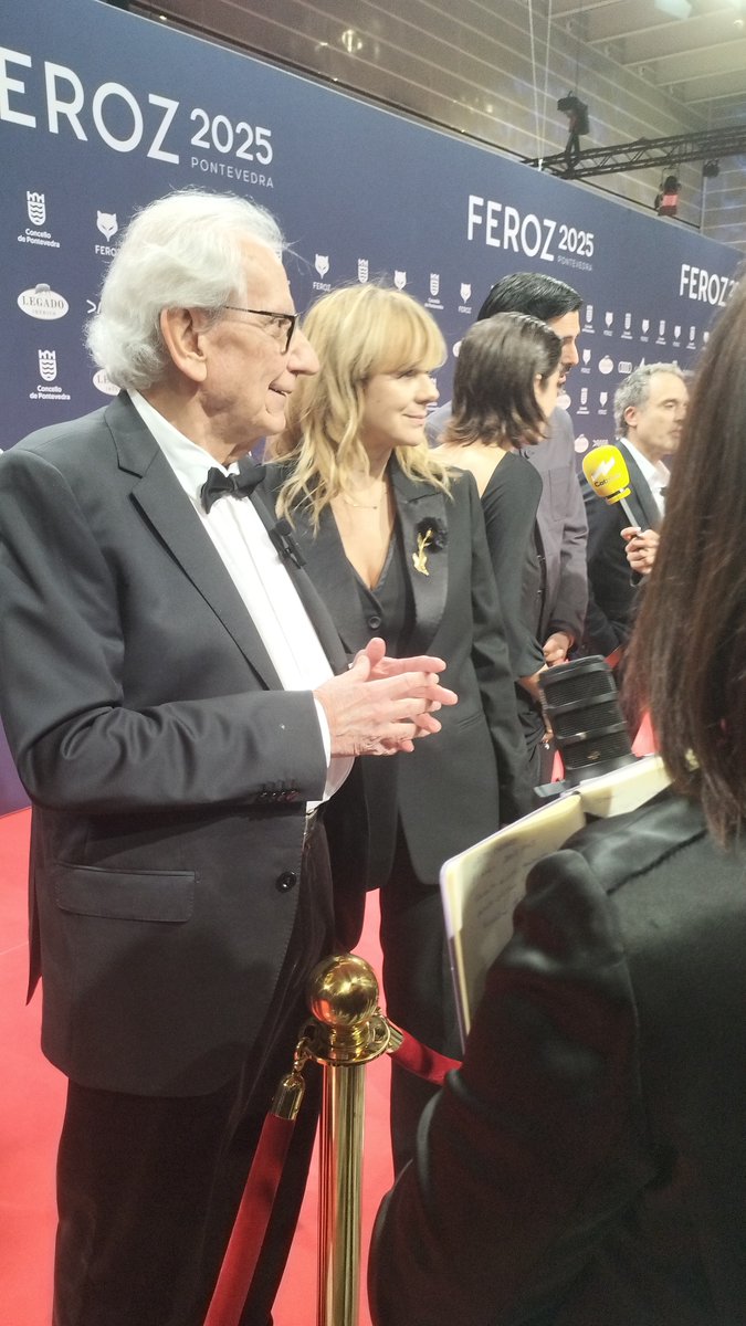 miraenotrasala's tweet photo. Es el momento del #Feroz2025 de honor para Jaime Chávarri... Director de #LasBicicletasSonParaElVerano, #LasCosasDelQuerer o #ElDesencanto entre otras... https://t.co/tHvBUnavqu