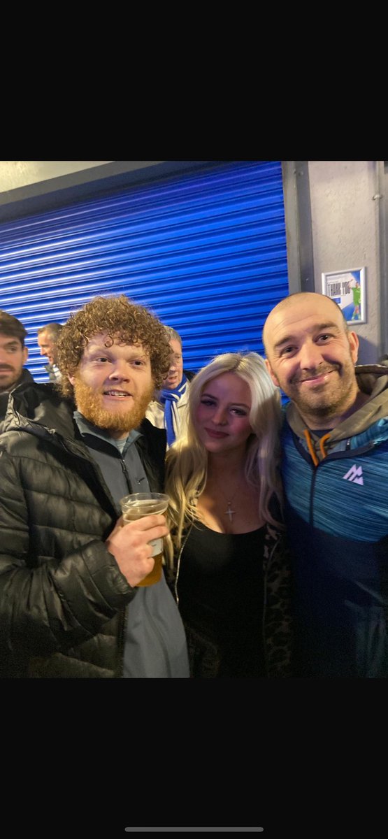 chloebaines tweet media