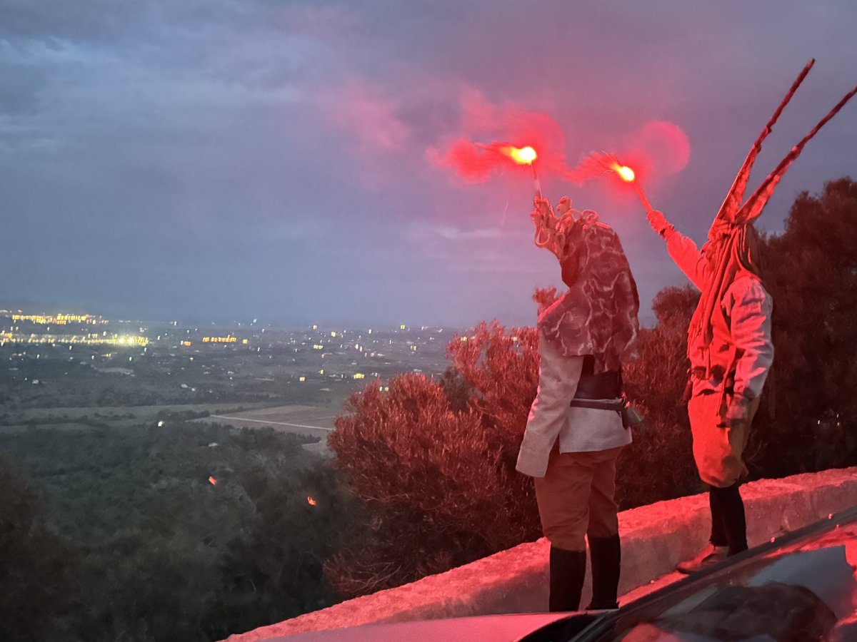 PopularsInca's tweet photo. Avui participam en l'encesa de Torres, Talaies i Talaiots de la Mediterrània pels Drets Humans, des del puig de Santa Magdalena. https://t.co/LDmhlsb6yj