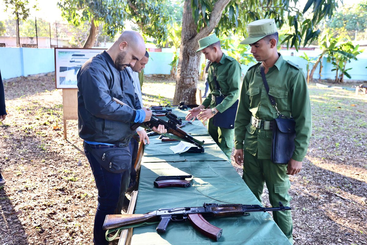 BrunoRguezP's tweet photo. Como conclusión del Ejercicio Estratégico #Bastión2024, tuvo lugar en #Cuba el Día Nacional de la Defensa.

Su celebración forma parte de la preparación del país para materializar la doctrina de la Guerra de Todo el Pueblo, ante cualquier amenaza o agresión externa. https://t.co/oXjk4cffgD