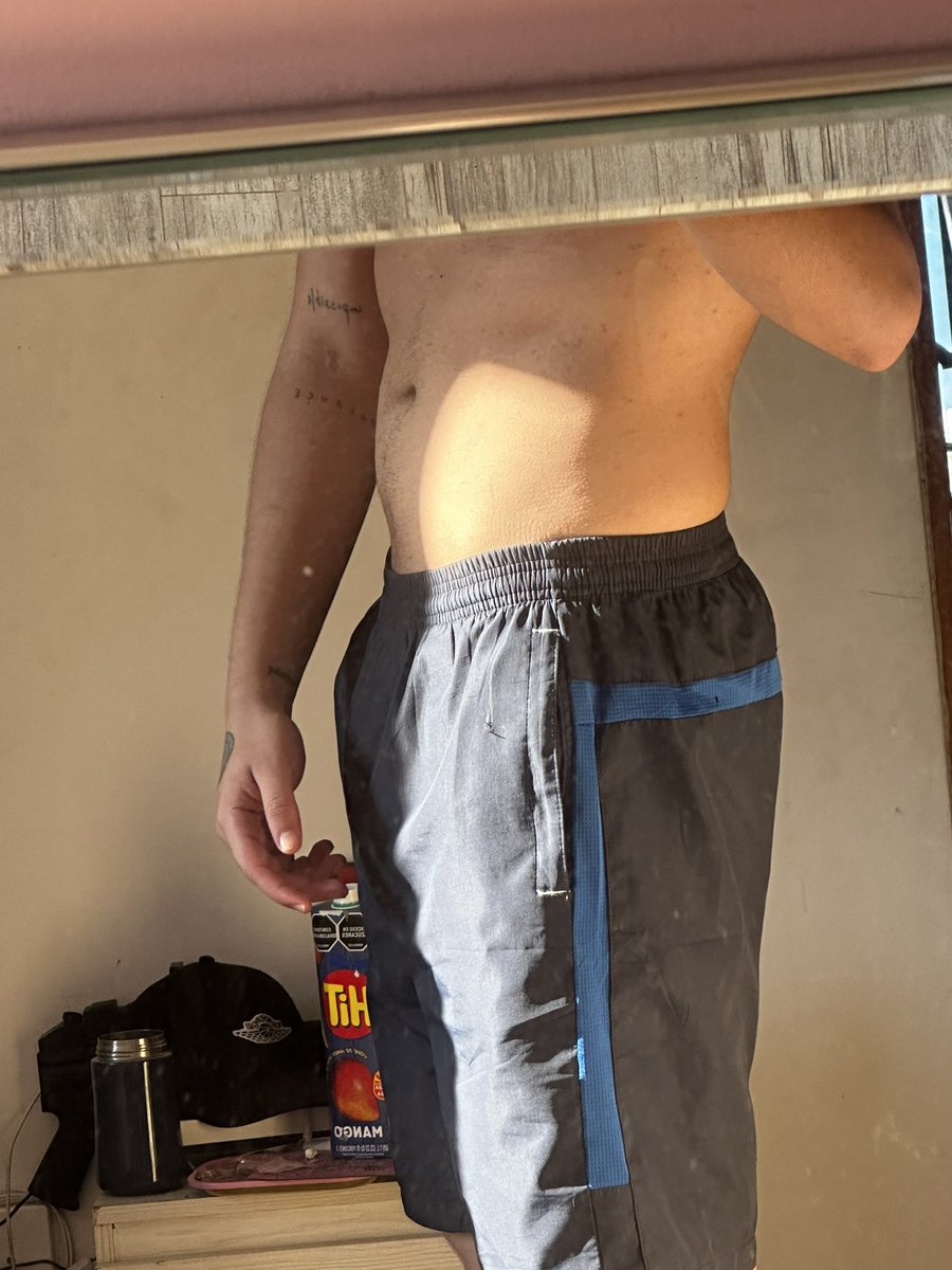 RodriYank57's tweet photo. Debajo no tengo boxers rt si me bajarías los shors 👌🏻😈 rt y te muestro al interno lo que hay debajo https://t.co/prDviF7DTM