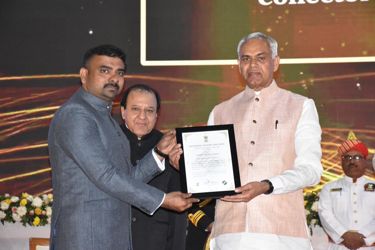 જિલ્લા ચૂંટણી અધિકારી અને કલેકટર પાટણ શ્રી અરવિંદ વિજયન IAS ને ગુજરાત રાજ્ય ના મહામહિમ રાજ્યપાલ શ્રી ના વરદ હસ્તે રાજ્ય કક્ષા એ '' શ્રેષ્ઠ જિલ્લા ચૂંટણી અધિકારી '' તરીકે નો એવોર્ડ એનાયત કરવામાં આવ્યો

<a href="/revenuegujarat/">Revenue Dep. Gujarat</a> 
<a href="/CEOGujarat/">Chief Electoral Officer, Gujarat</a> 
<a href="/ECISVEEP/">Election Commission of India</a> 
<a href="/CMOGuj/">CMO Gujarat</a> 
<a href="/ADevvrat/">Acharya Devvrat</a> 
<a href="/InfoPatan/">Info Patan GoG</a>