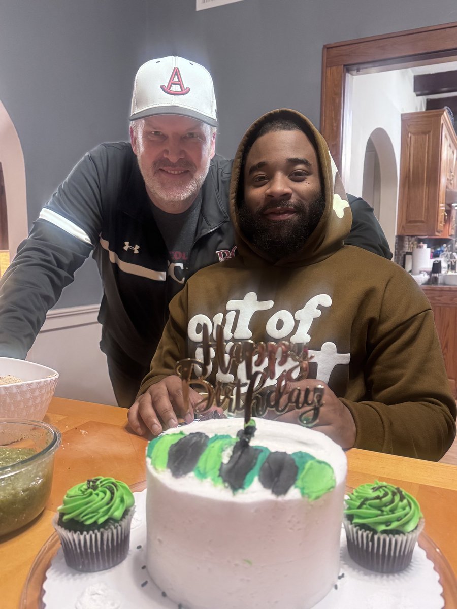 TheTerryCook's tweet photo. Had a great time celebrating our guys birthday!  T Curry @tcurryii is a dude on and off the field!  Have a great birthday!  #brotherhood #family @threshers_fb https://t.co/Nhb6cXOEPB