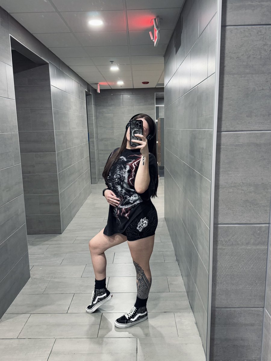 e36bitch's tweet photo. sup sloots https://t.co/9b46e1LYPm