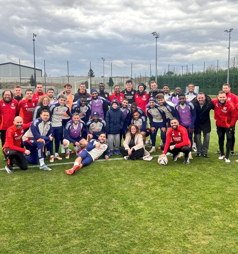 Veille de match contre le FC Nantes, Simon est venu encourager les joueurs et le staff. Lundi, c'est toute l'équipe qui sera derrière toi pour ton opération 💪