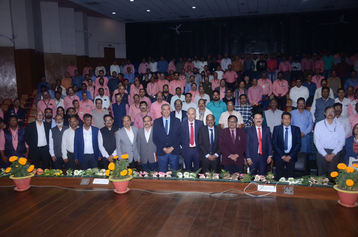 NALCO_India's tweet photo. On his maiden visit to Smelter & Power Complex, Shri Brijendra Pratap Singh, @CMDNALCO addressed the employees of S&P Complex & Coal Mines Division today in the presence of all Directors. He motivated the employees for scaling greater heights of organizational success and laid the roadmap for taking NALCO to the next level of business excellence. @kishanreddybjp @satishdubeyy @MinesMinIndia #Nalco