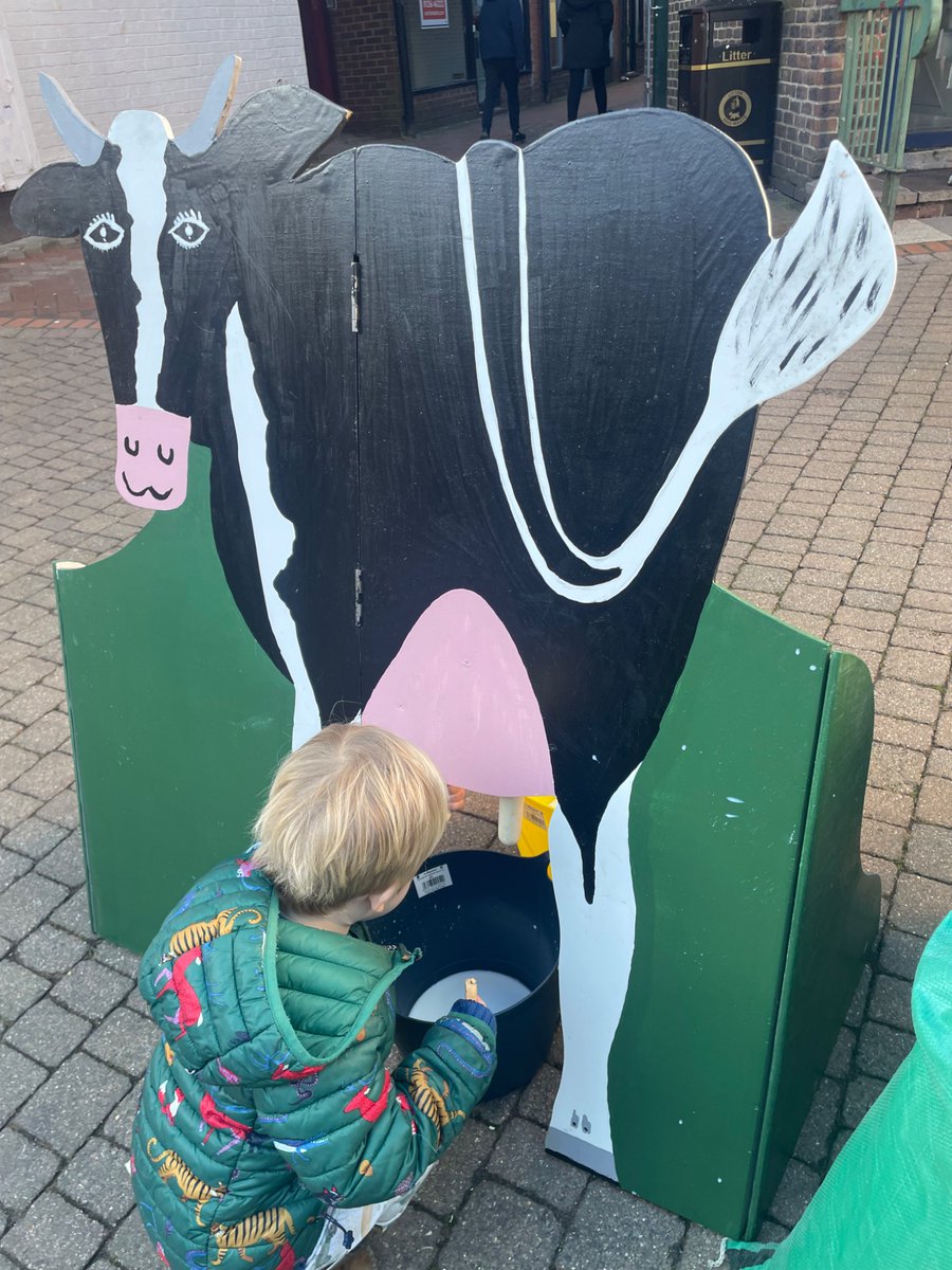 kfpben87's tweet photo. A great day in Basingstoke promoting food and farming and explaining to people why we need support on the issue of APR/BPR. 
The level of anger shown towards the current government by many members of the public was astonishing. 
@NFUtweets #StopTheFamilyFarmTax https://t.co/oNyVPoZcSd