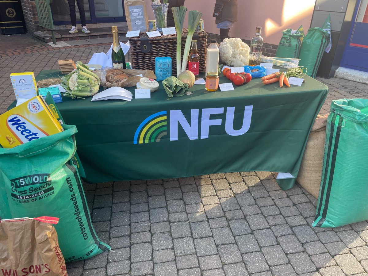 kfpben87's tweet photo. A great day in Basingstoke promoting food and farming and explaining to people why we need support on the issue of APR/BPR. 
The level of anger shown towards the current government by many members of the public was astonishing. 
@NFUtweets #StopTheFamilyFarmTax https://t.co/oNyVPoZcSd