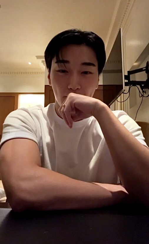BLVCKM00D's tweet photo. san is live on pop

#choisan #산 #최산 https://t.co/eFnbpwdm3p