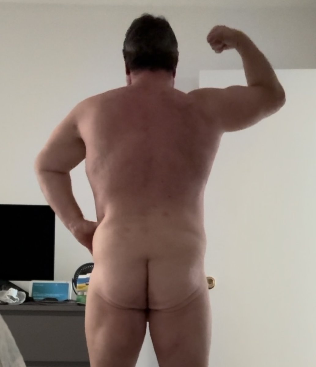Working on Wider... much wider... #musclegainer #chubbymuscle #gainer #grommr #musclechub #beefymen #beefybear #musclebear #musclegrowth