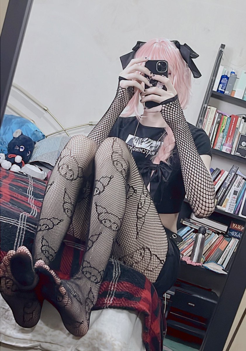 Take me on a date today please? 🥺 I promise to dress nicely ~