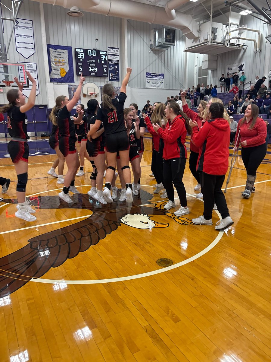 bordenathletics's tweet photo. SAC CHAMPS! GO BRAVES! 
Borden vs Lanesville Final!
34-33
@joshcookNT
@chris75stoner
@coachvick2006 https://t.co/RBcZdU72YU