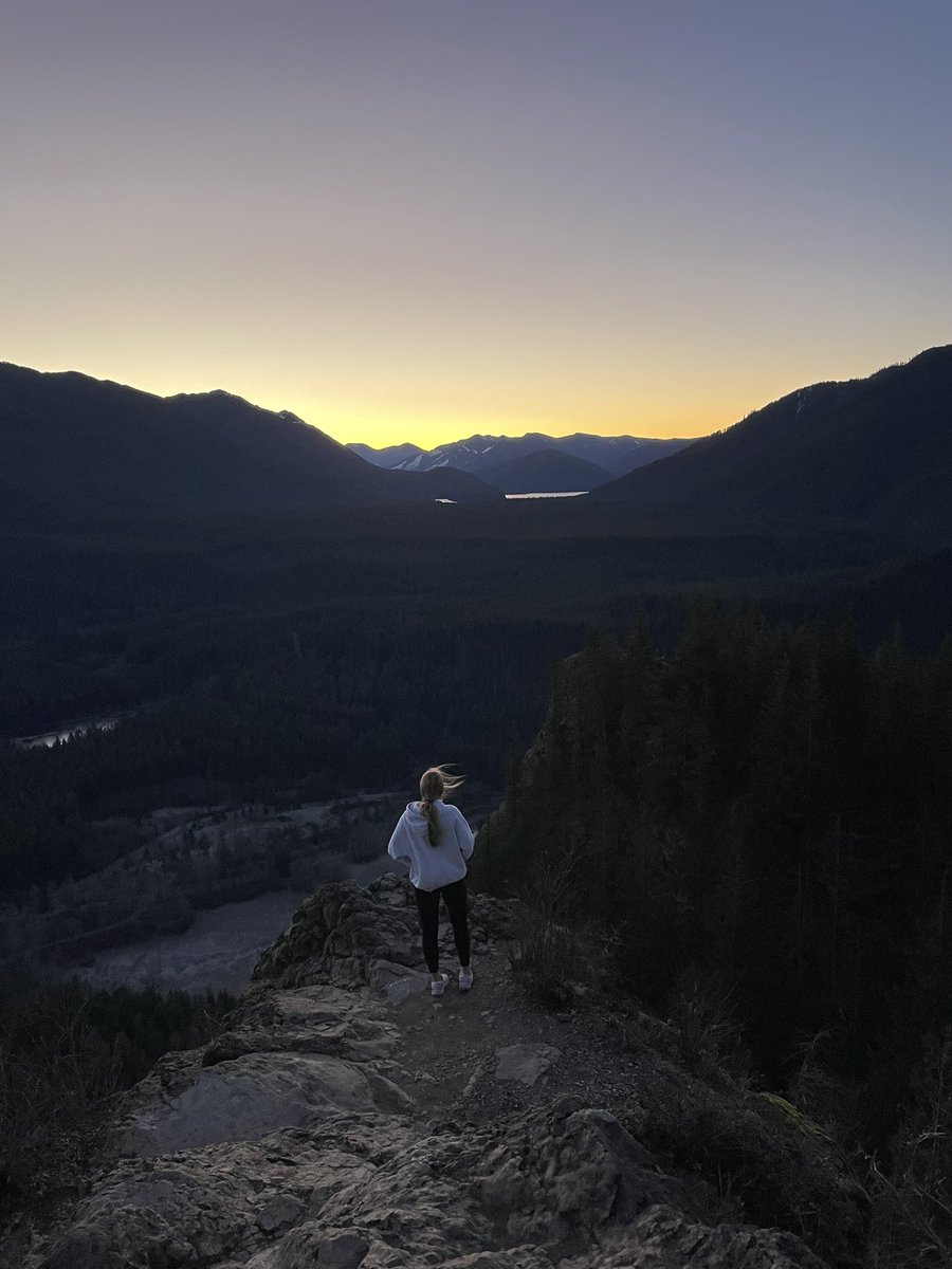 CeliaHulst's tweet photo. No games this weekend, but this morning was a 5 mile sunrise hike with my dad!! #08ECNL #sunrise #hiking https://t.co/CPzCPX9Rgo