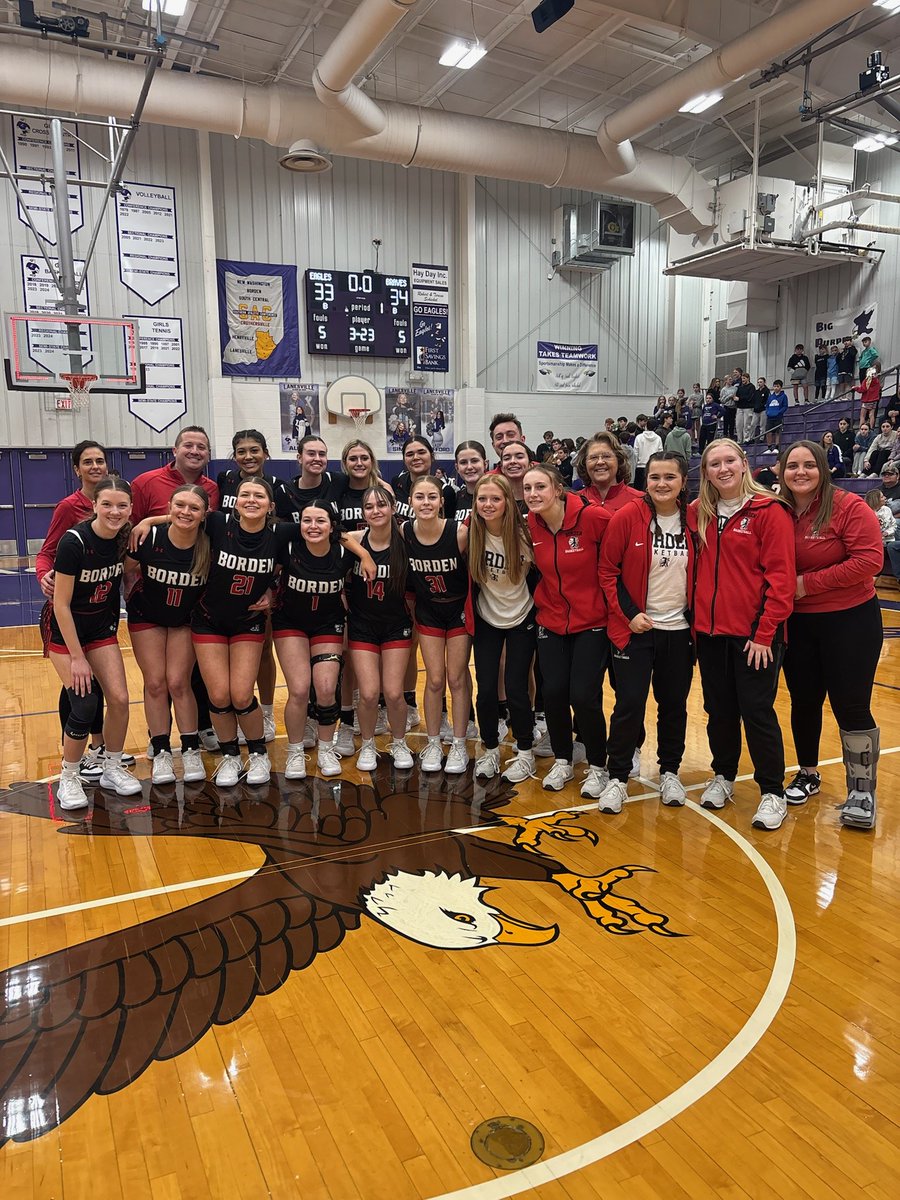 bordenathletics's tweet photo. SAC CHAMPS! GO BRAVES! 
Borden vs Lanesville Final!
34-33
@joshcookNT
@chris75stoner
@coachvick2006 https://t.co/RBcZdU72YU