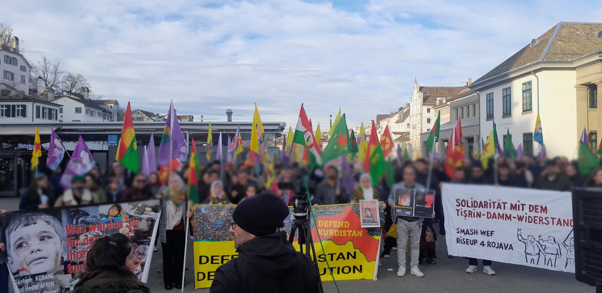 Riseup4rojavaD's tweet photo. In Kiel wurde heute eine kurdische Kundgebung angegriffen! Ein Genosse wurde durch einen IS Sympathisant mit einem Messer schwer verletzt!
Viel Kraft & gute Genesung dem Verletzten!
An vielen Orten kam es heute zu Kundgebungen zur 10 jährigen Kobanê Befreiung. https://t.co/P7AuRHfwTg