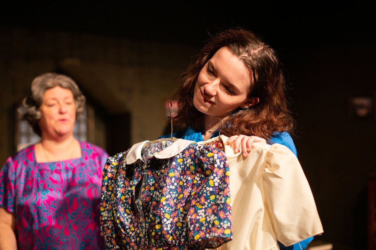 The preview is in and fantastic words as always from the Devizine!

If you haven't already, get your tickets to see this "super rendition of Levin’s story" from wharftheatre.co.uk/show or Devizes Library

devizine.com/2025/01/25/ver…