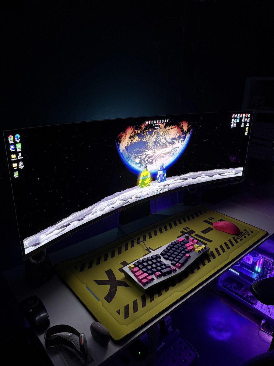 KeychronMK's tweet image. Combine your ultrawide monitor with the Keychron Q8 Alice-layout keyboard—designed to support a more natural typing posture, so you can focus on both productivity and comfort. 

📸by u/WeebHatch (reddit)

#KeychronQ8 #Keychron #Ultrawide #AliceLayout #WorkInStyle #Ergonomic