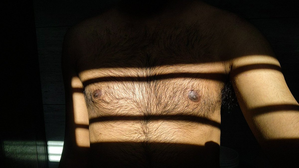 gravag69's tweet photo. Sunkissed 🫠👅 #hairy #nipples #chest https://t.co/xw0L0LUTND