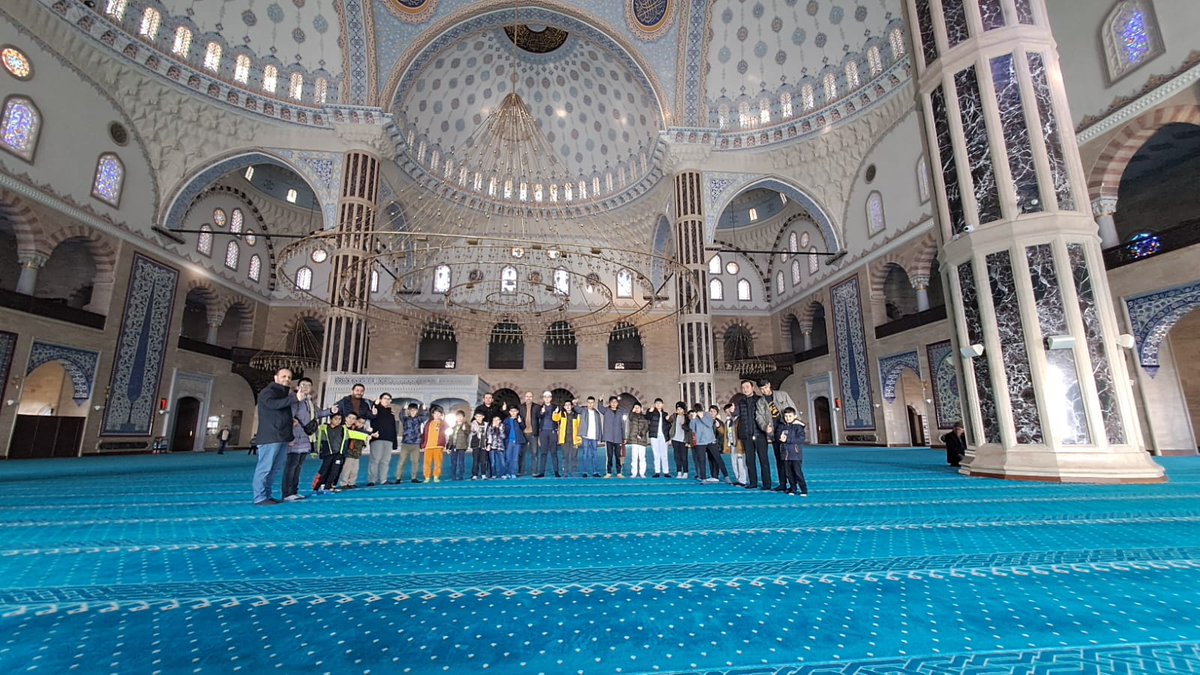 Kışetkinlikleri kapsamında öğrencilerimiz Abdülhamithan camiinde öğle namazını icra ettiler