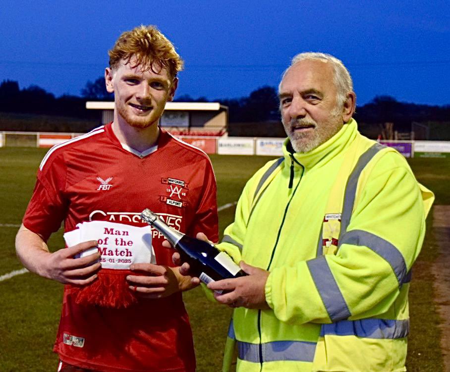 Thai afternoons MOTM, being presented with his bottles and scarf by club steward Brian Ashley, was <a href="/J_loughran7/">Jack Loughran</a> #WeAreAlport🔴⚪️