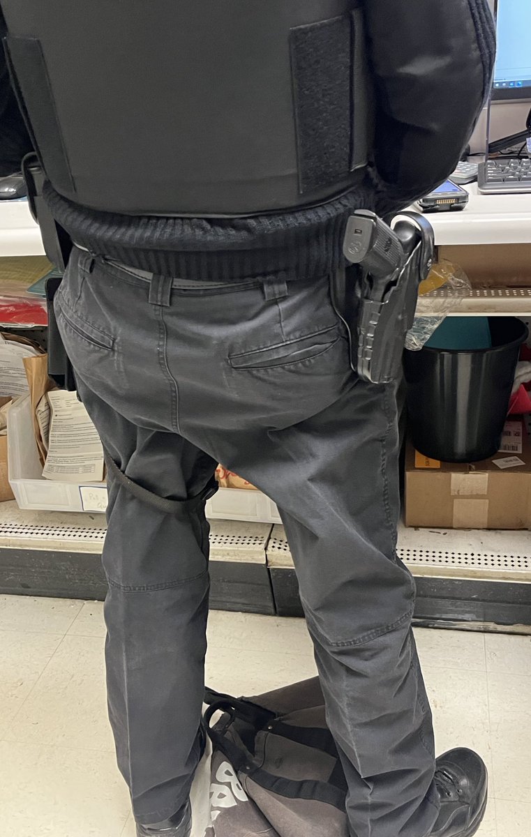 TroubledBoyRJ's tweet photo. Should I grab it and change the lives of everyone in this manager’s office? https://t.co/6D7zspIrnh