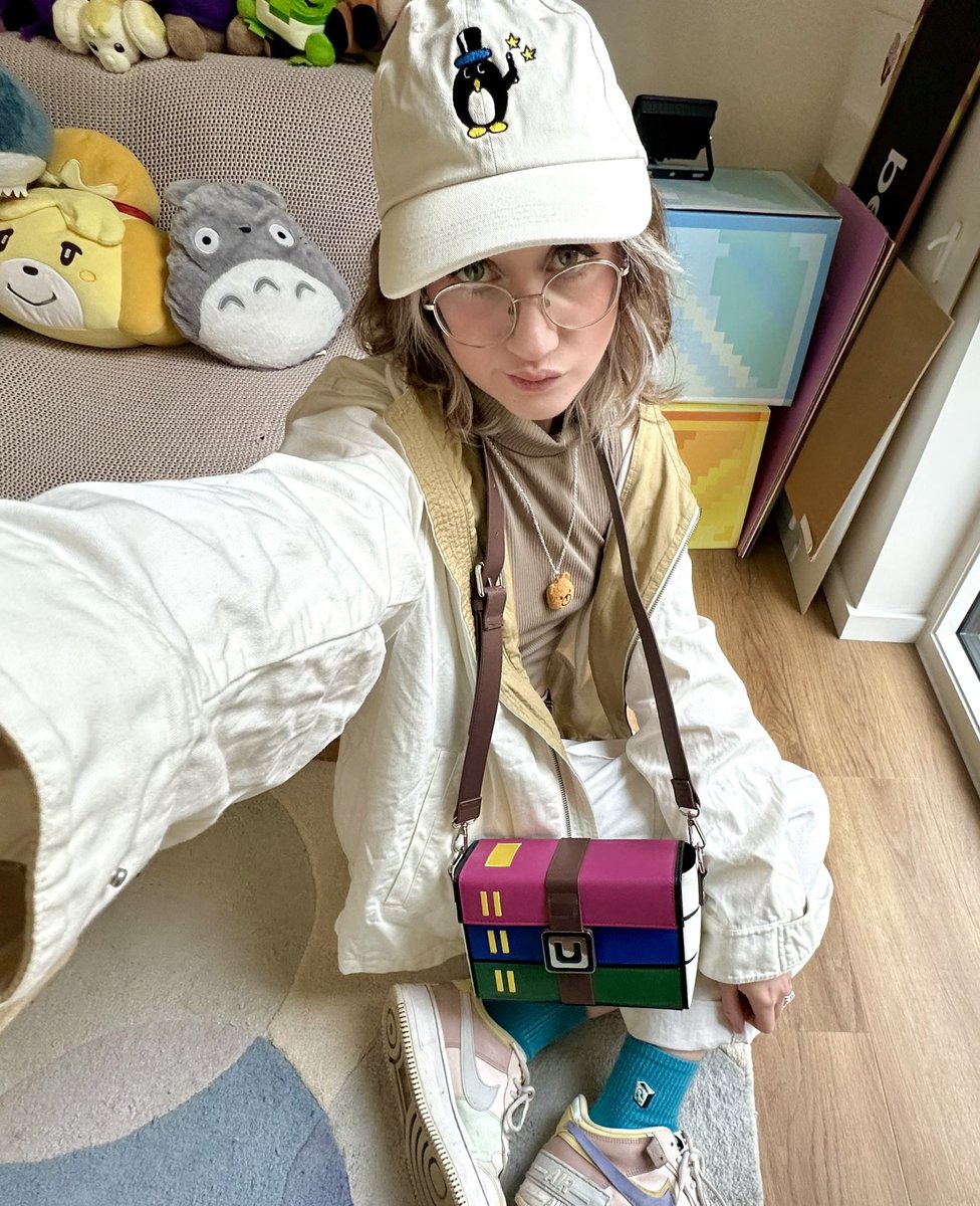 bekyamon's tweet photo. winrar bag meet computer socks https://t.co/II39AaNN16