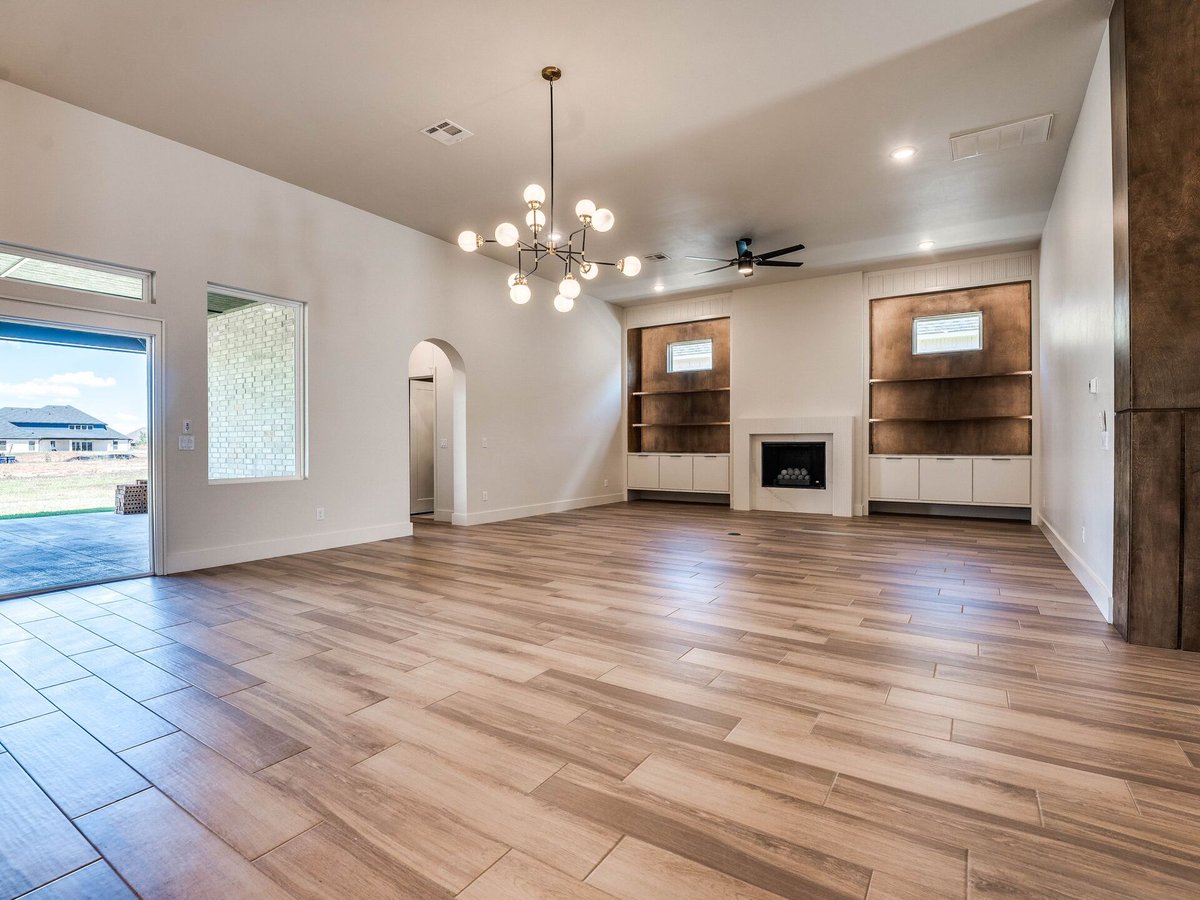 WyattPoindexter's tweet image. The 4th bedroom at 9301 SW 35th Street could be your media room or flex space! 🍿🎬 Perfect for movie nights or a quiet retreat.
Listed by Lindsay Greene - The Agency Oklahoma
#9301SW35thStreet #EntertainmentSpace #HomeTheater #TheAgencyOklahoma