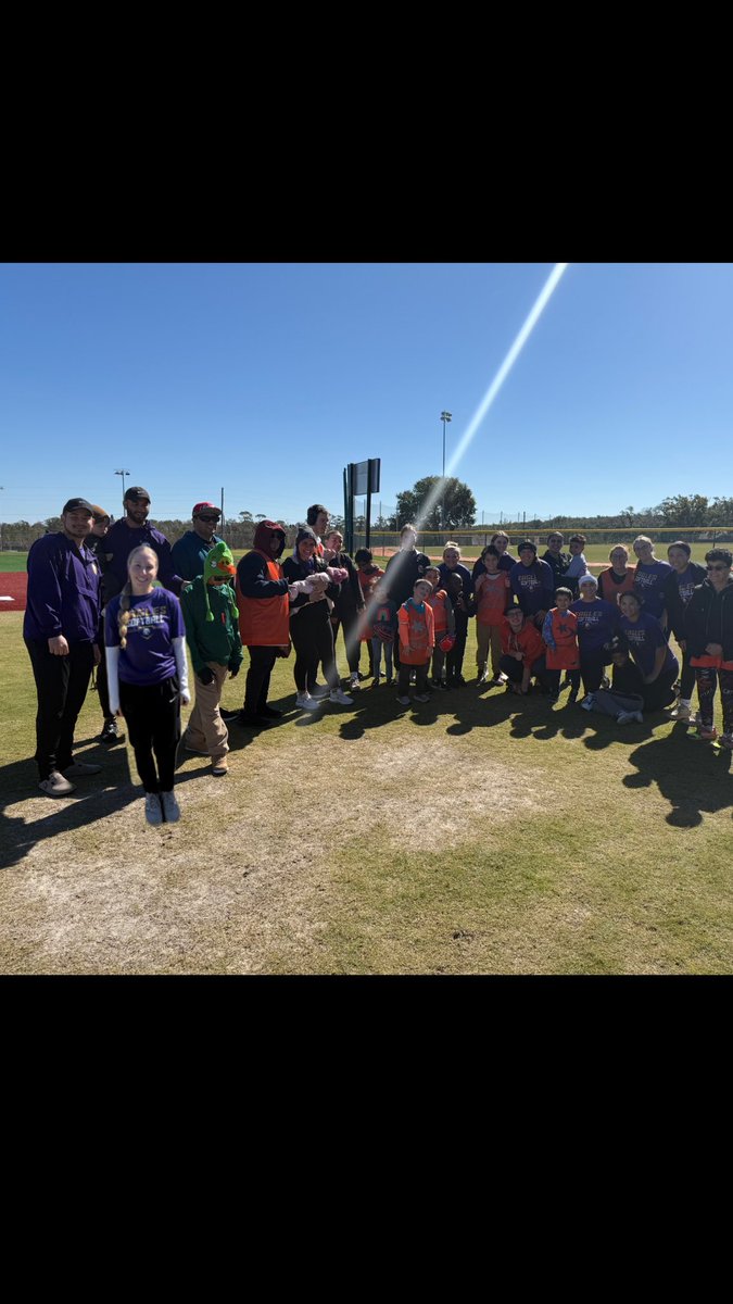 Thanks to <a href="/cfldreamplex/">CFL Dreamplex</a> I met my new bestie today! Really fun day sharing the love of softball! <a href="/JAX_Softball/">Jacksonville Softball 🥎</a> <a href="/MVASoftball/">MVA Softball</a>  <a href="/Tampa_mustangs/">Tampa Mustangs_Affrunti/Hancock</a>