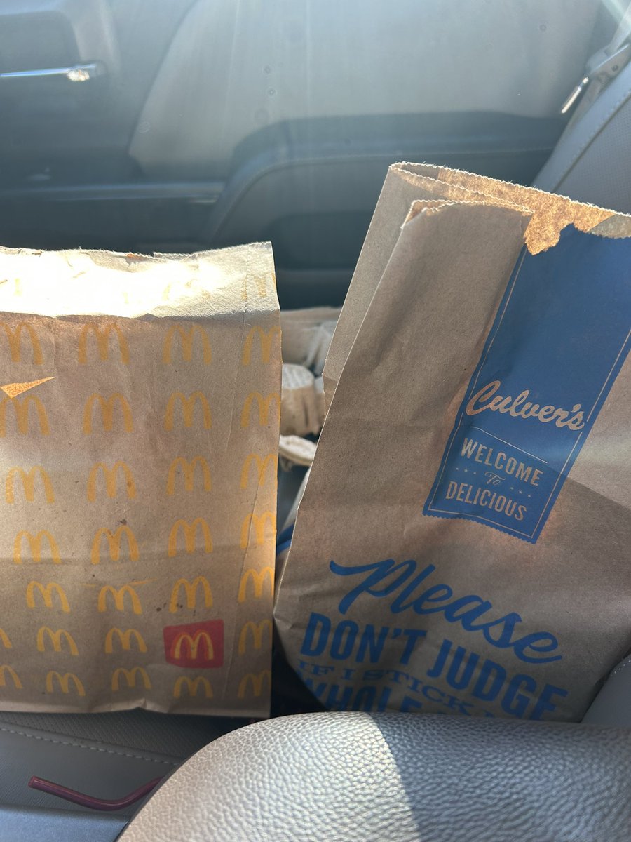 lbille24's tweet photo. @PrinceMarv13 in Wisconsin we don’t do Burger Donald’s, we do McCulvers https://t.co/nzZptK0BZt