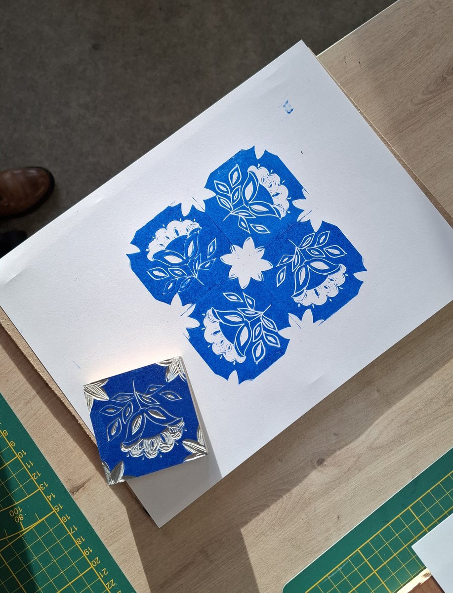 ateliermoeli's tweet photo. Aujourd'hui, c'était atelier d'initiation à la linogravure, avec Isabelle et Laurence. Et pour 1 première fois, elles ont vraiment assuré ! 🤩
Prochaines dates 08 et 22 février à Nantes. 
Info et résa https://t.co/KBGOxr3qyx https://t.co/Y1wiZ4p0Sl