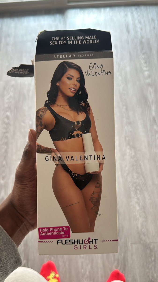 Hey I'm the guy you gave this to last night when you heading out. It was  perfect timing lol . I didn't get to see you inside but glad I did  @GValentinaxxx