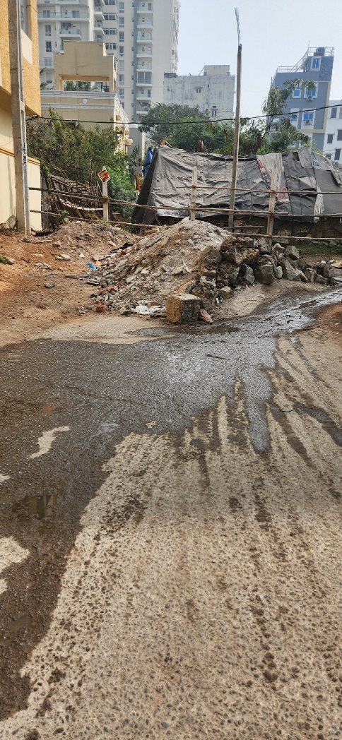 Why is the road to panchavati colony from ou colony main road (opposite durgamma temple) being constsntly blocked? Is it a private toad? Why police staying mum? <a href="/ManikondaM88292/">Apna😍Manikonda🤩</a> @ManikondaMc <a href="/shrikantkovela/">Shrikant Swami, Ex-Councilor, Alkapoor-Manikonda</a> <a href="/ManaManikonda/">Mana❤️Manikonda 🇮🇳</a>
