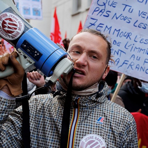 RoseLouise48520's tweet photo. @F_Desouche @BrunoRetailleau recule sous la pression de #LFI #NFP, #Macron ? Pourtant #Darmanin avait dissout en 48h #GIdentitaire car d'#extrêmedroite, mais qui ne ressemblait en rien à #JeuneGarde d'#ultragauche ! Ce volte-face est curieux, et sa cote auprès des Français va chuter ! https://t.co/HM41FkasYZ