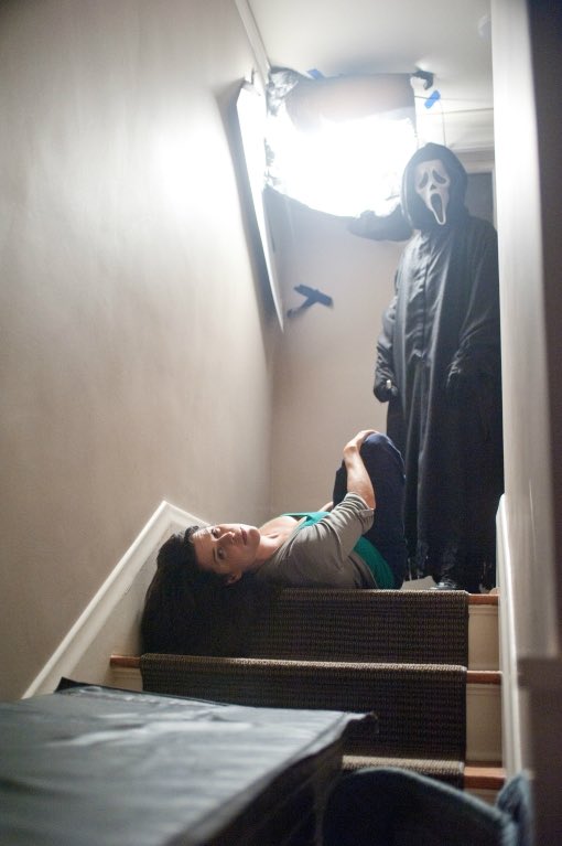 screamthrillogy's tweet image. You ever feel like you walked in on something?

Behind the scenes of #Scream4.